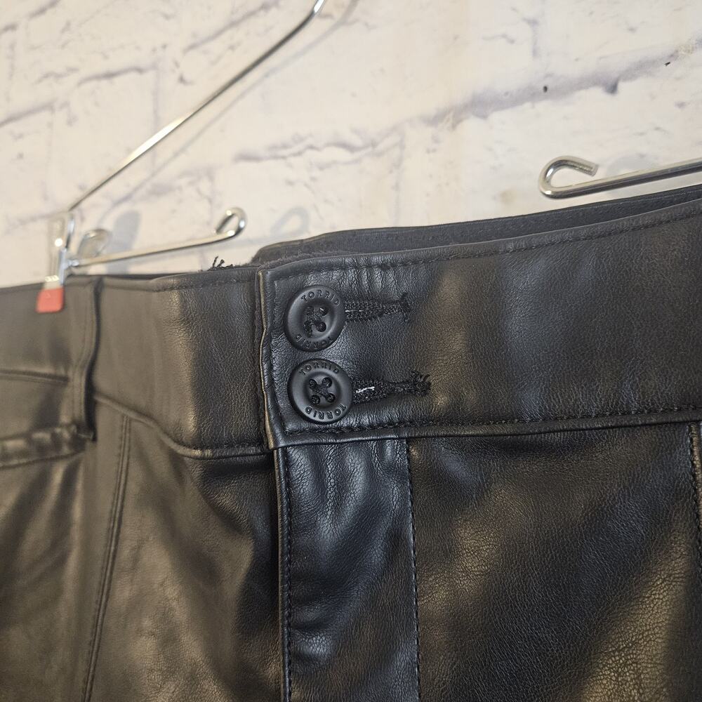 Torrid Faux Leather Women's Pintuck Trouser Size 28S Black NWT Hi-Rise Plus Size - Picture 2 of 6